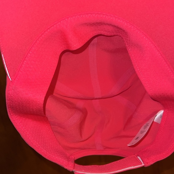 NWOT Fast and Free Run Hat OS Lip Gloss - Picture 3 of 4